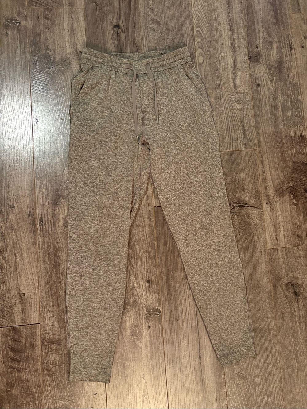 Lululemon Soft Jersey Tapered Pant
Regular 28” XS